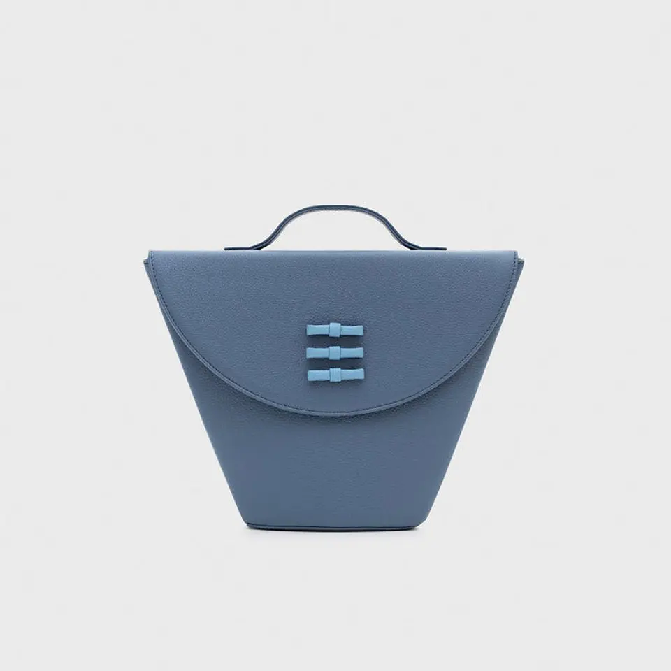 LUCILLE FLAP TRAPEZE BAG AZUL 1