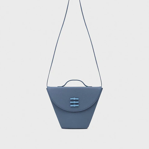 LUCILLE FLAP TRAPEZE BAG AZUL