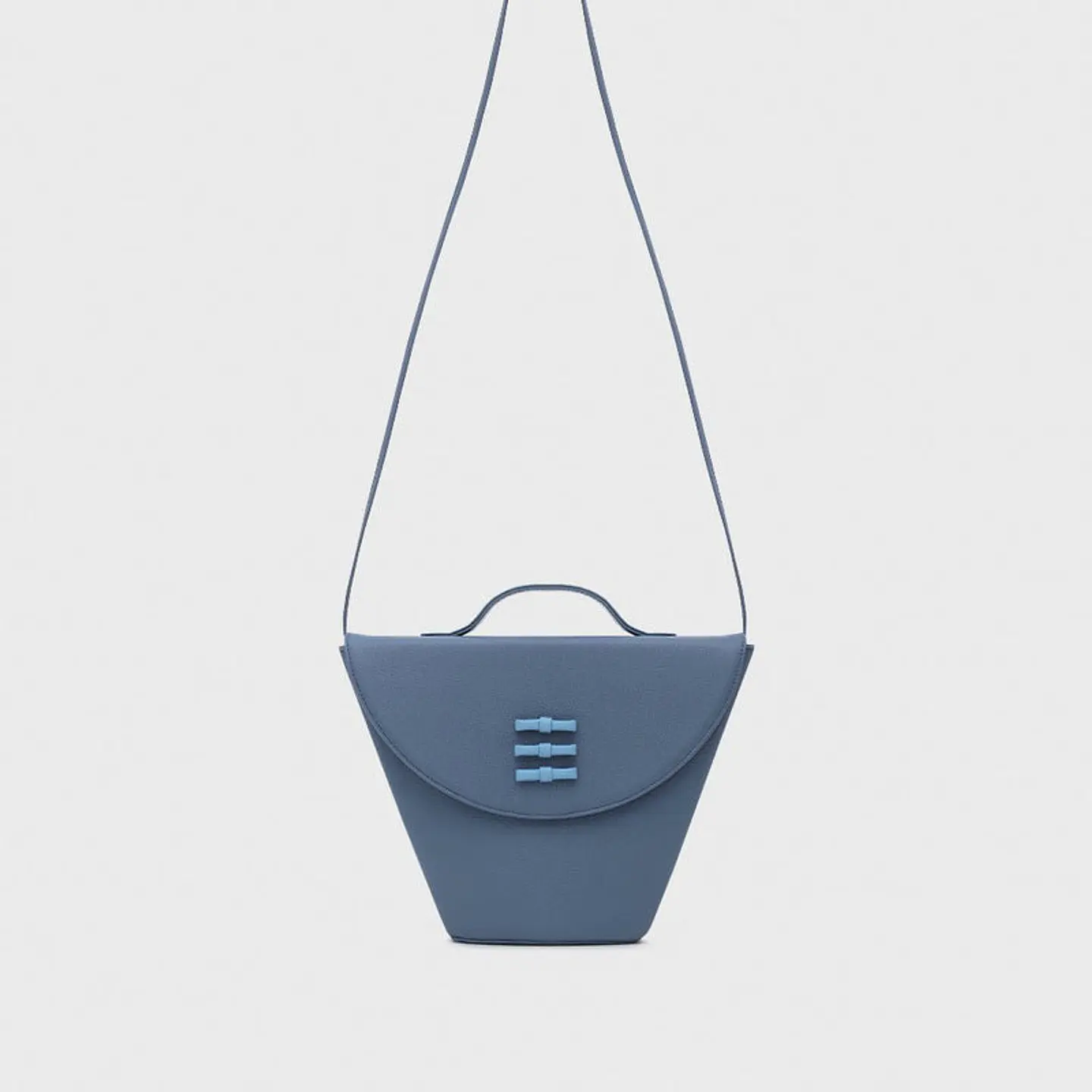 LUCILLE FLAP TRAPEZE BAG AZUL 2