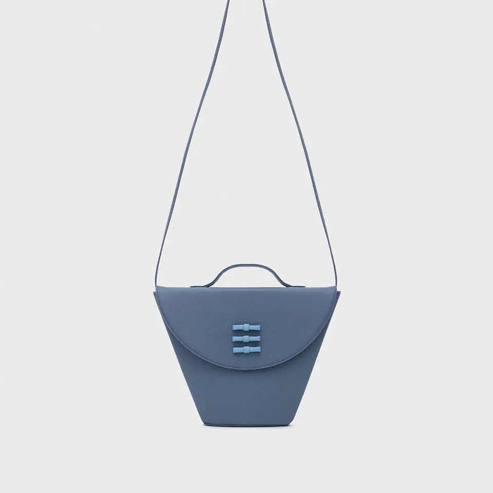 LUCILLE FLAP TRAPEZE BAG AZUL 2