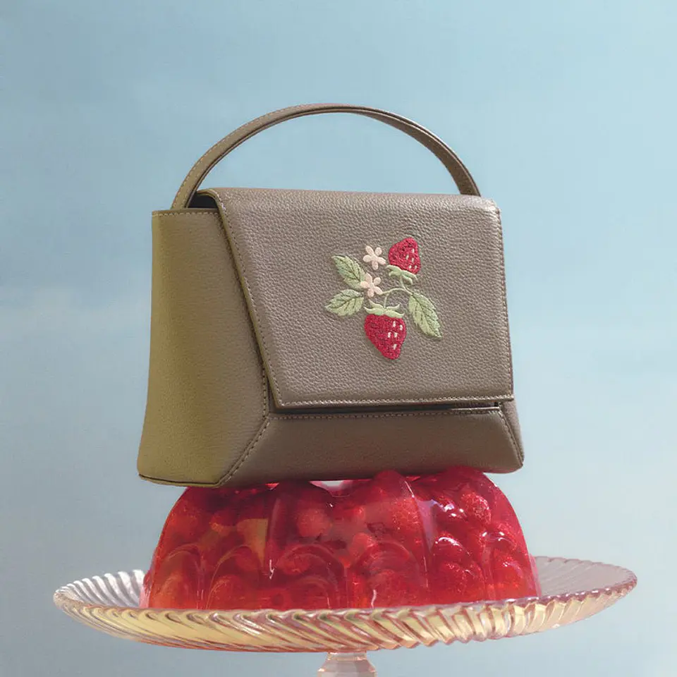 FLAP HANDBAG STRAWBERRY SUNDAE MARRÓN 2