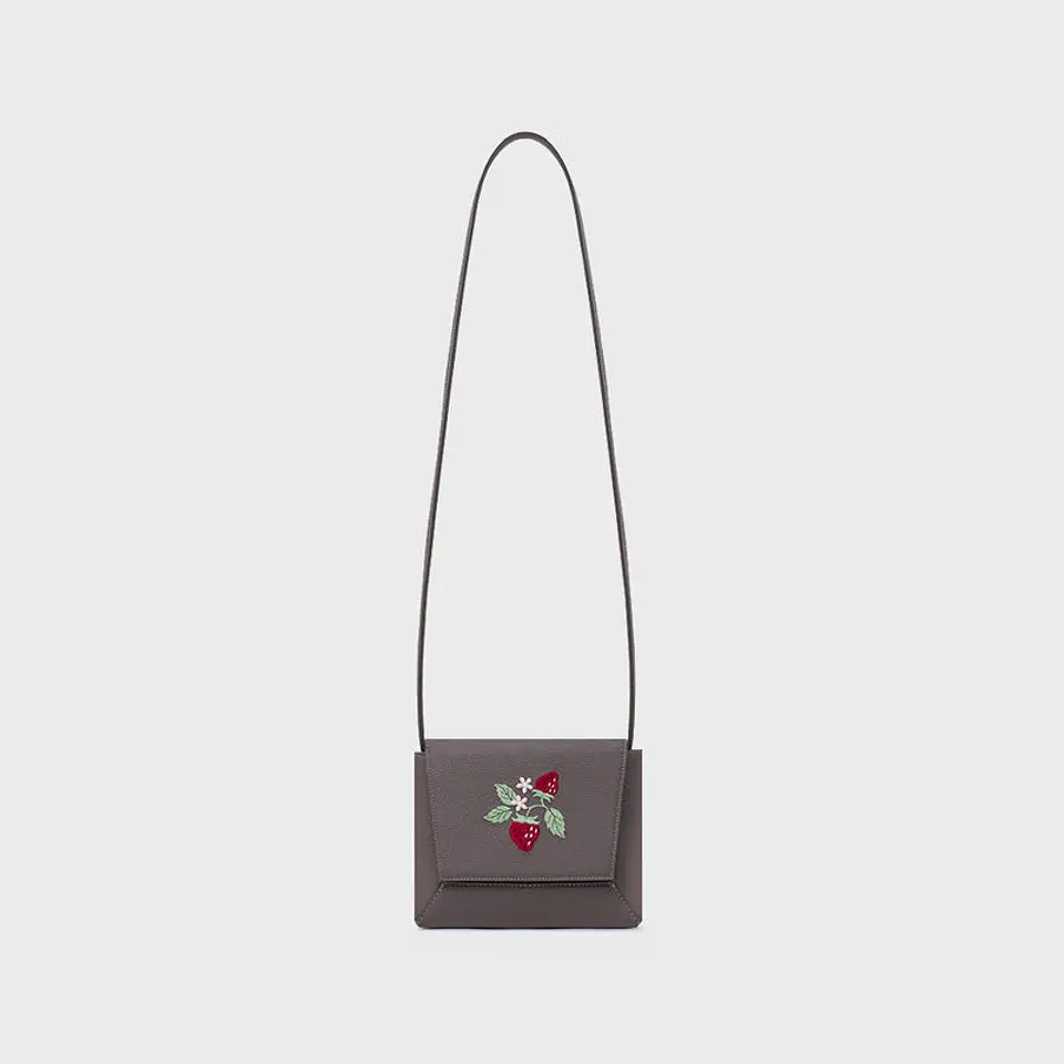 FLAP HANDBAG STRAWBERRY SUNDAE MARRÓN 3