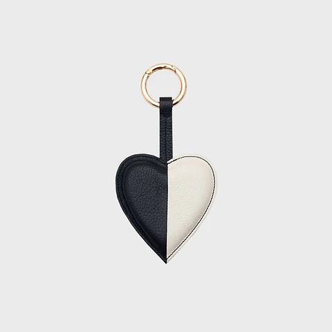 CHARM CORAZÓN AISSA NEGRO
