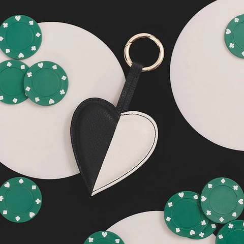 CHARM CORAZÓN AISSA NEGRO