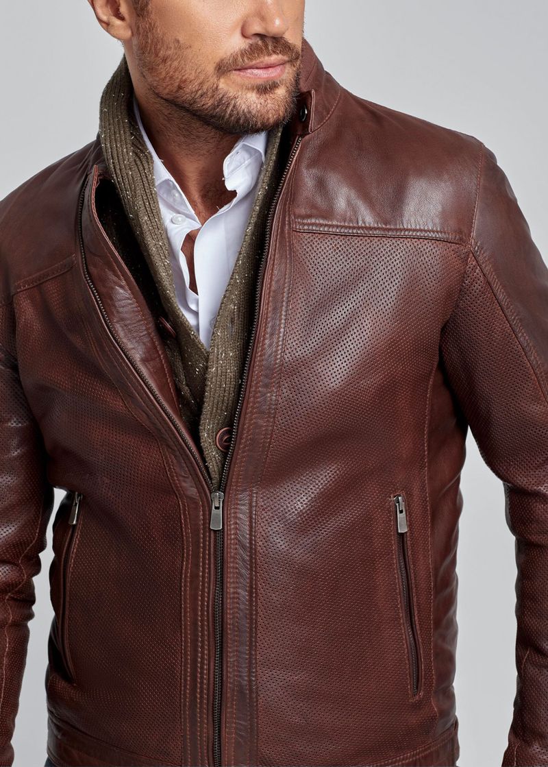 CASACA DE CUERO LISO Y PERFORADO 2