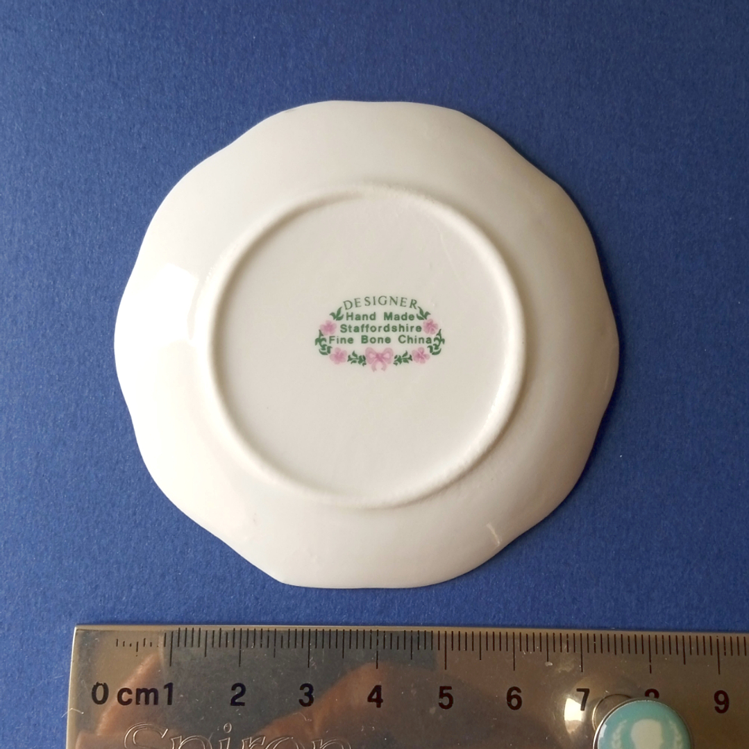 Plato pequeño de Hawker Hurricane - Inglaterra años 80 6