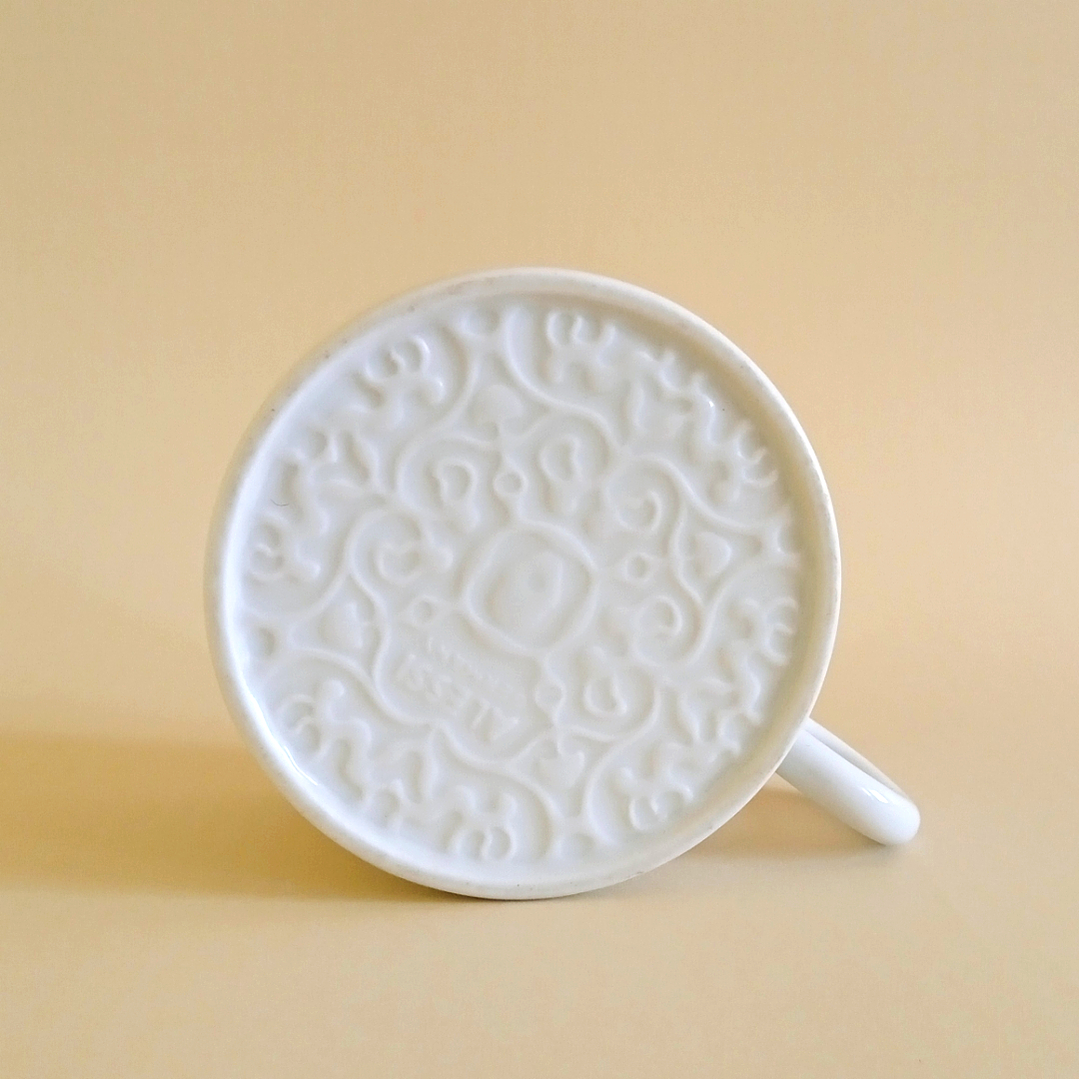 Taza de porcelana Alessi con relieve en la base - 2011 en adelante 2