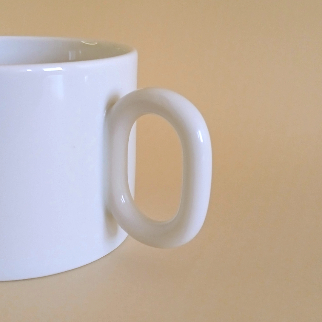 Taza de porcelana Alessi con relieve en la base - 2011 en adelante 3