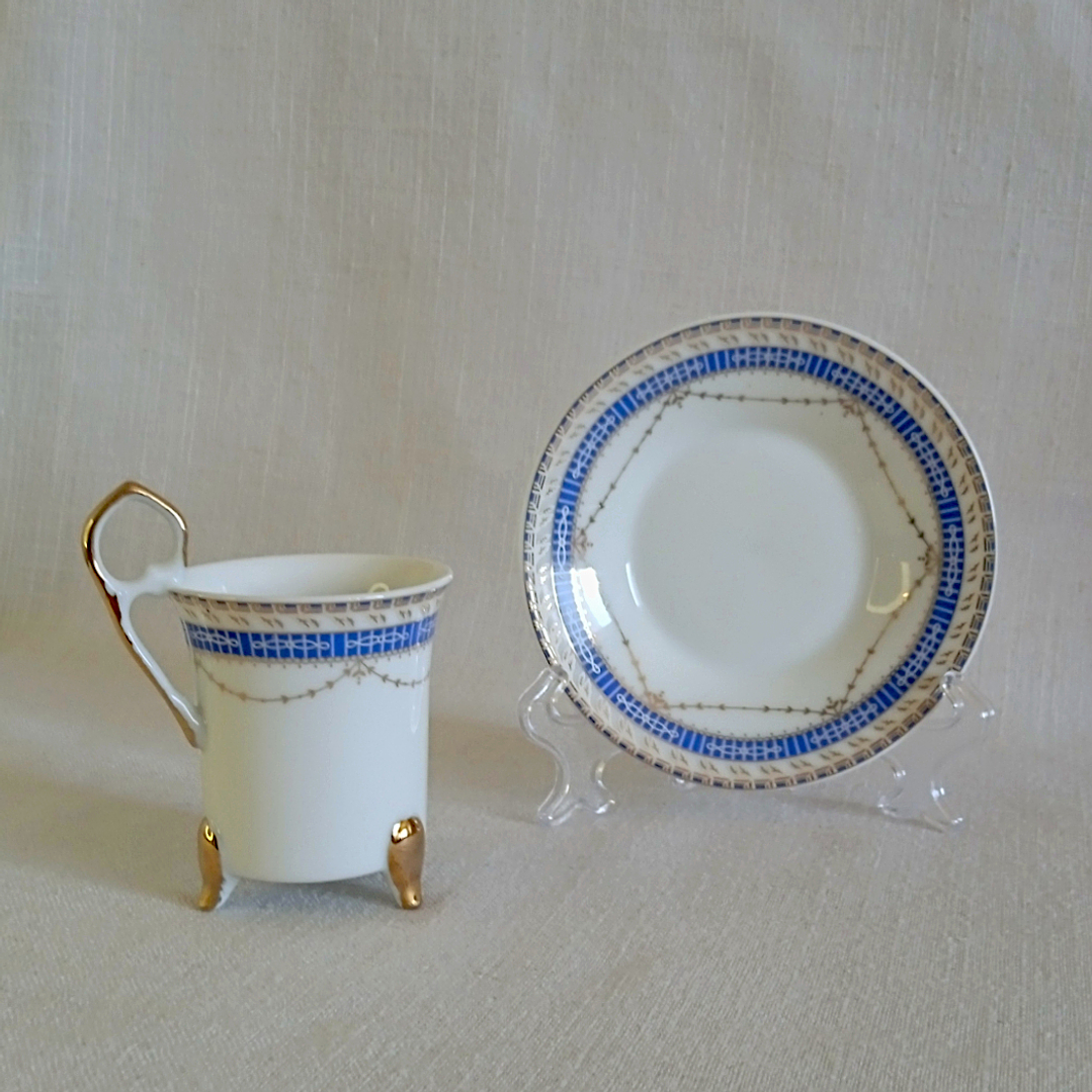 Taza y plato de café de porcelana tipo demitasse · Años 70 5