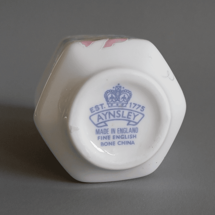 Pareja de floreros de porcelana inglesa Aynsley · años 80 5