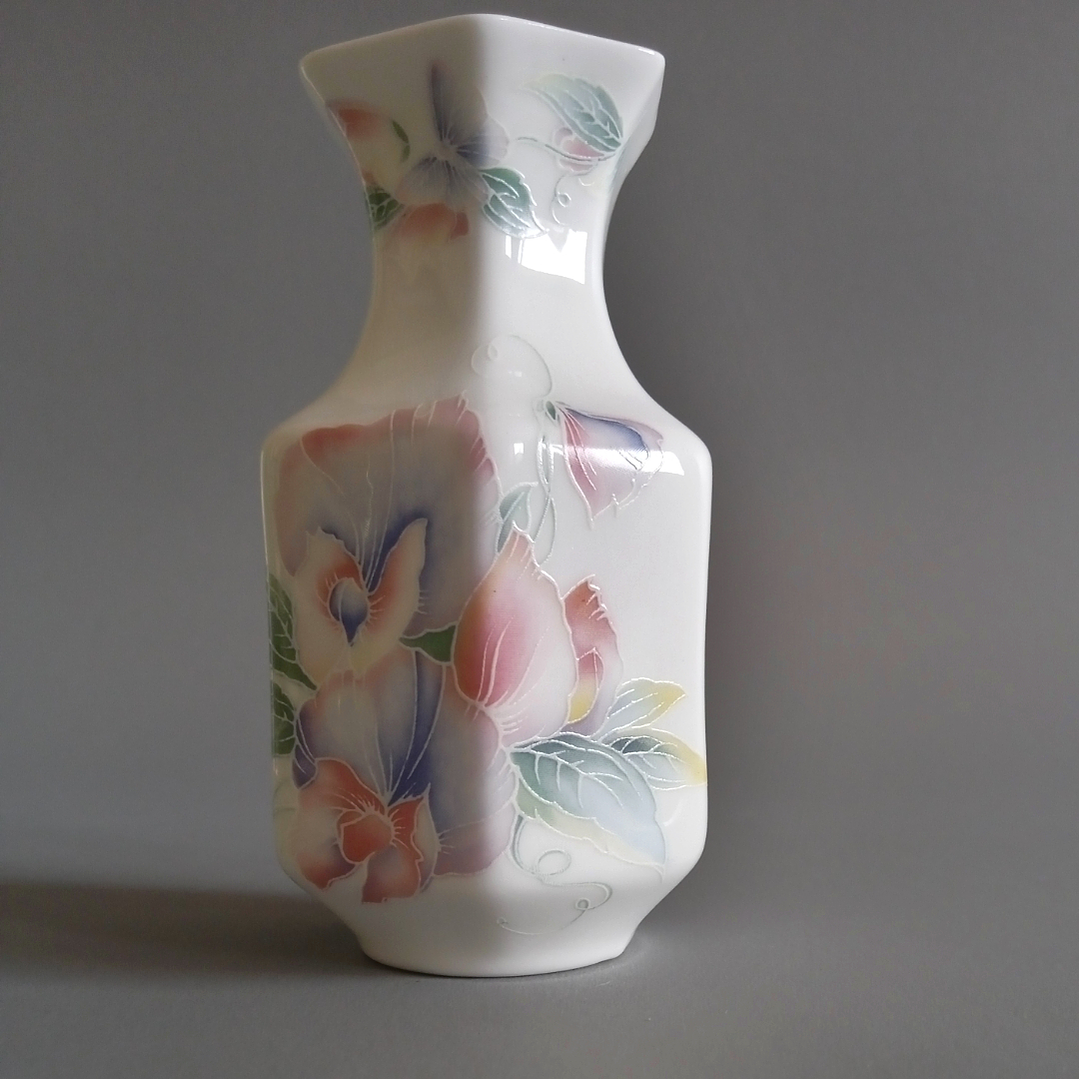 Pareja de floreros de porcelana inglesa Aynsley · años 80 7