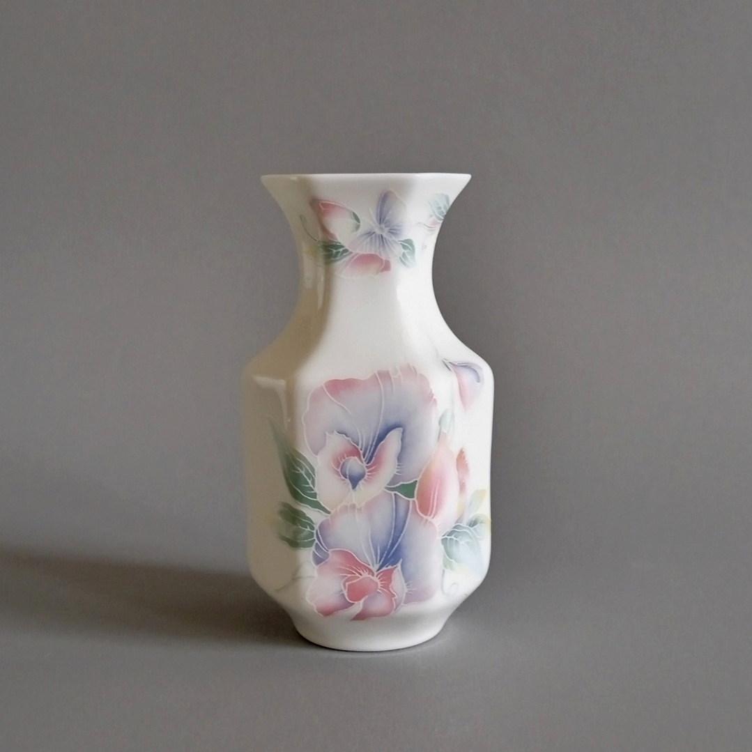 Pareja de floreros de porcelana inglesa Aynsley · años 80 3