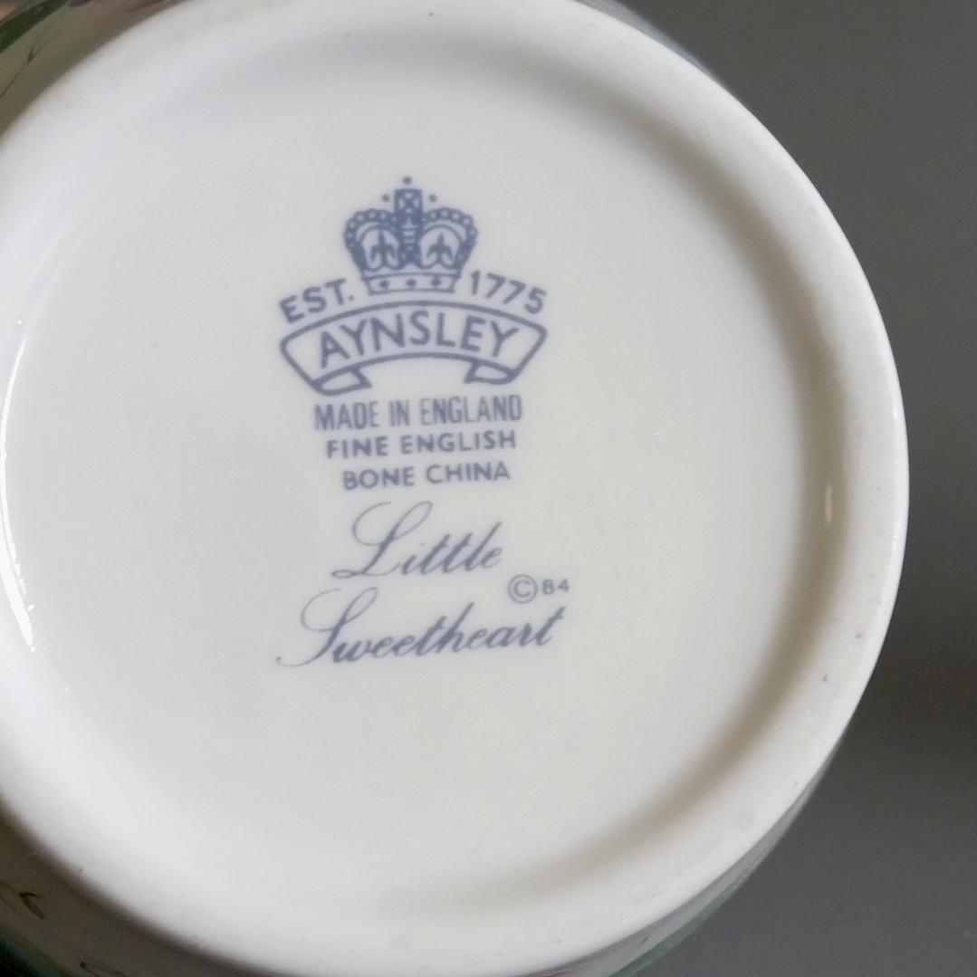 Pareja de floreros de porcelana inglesa Aynsley · años 80 4