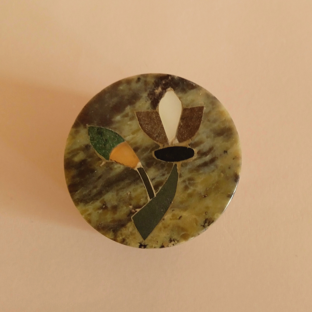 Joyero indio de piedra pulida con incrustación de nácar - años 70 2