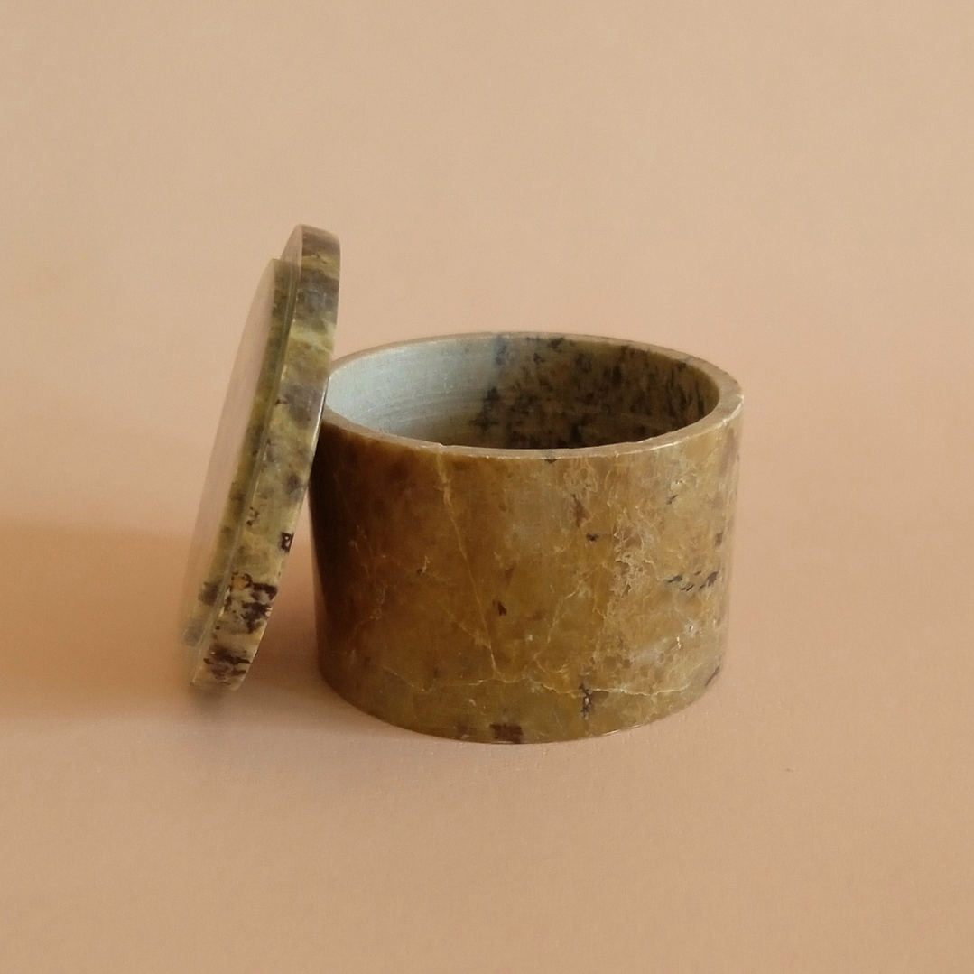 Joyero indio de piedra pulida con incrustación de nácar - años 70 3