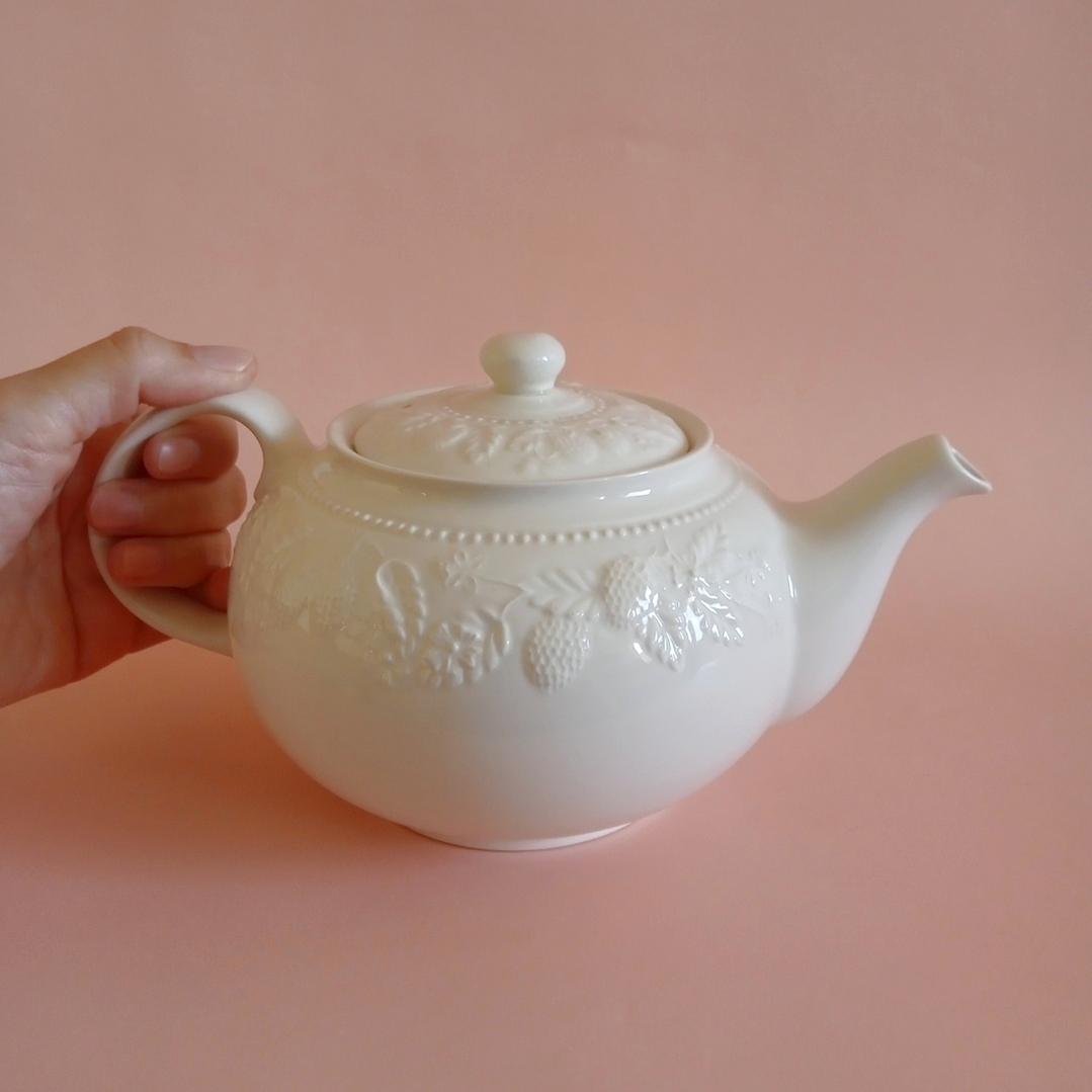 Tetera inglesa Barratt's con relieve de fresas · años 70 6