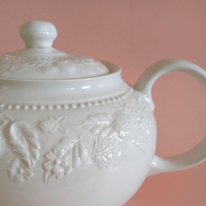 Tetera inglesa Barratt's con relieve de fresas · años 70 3