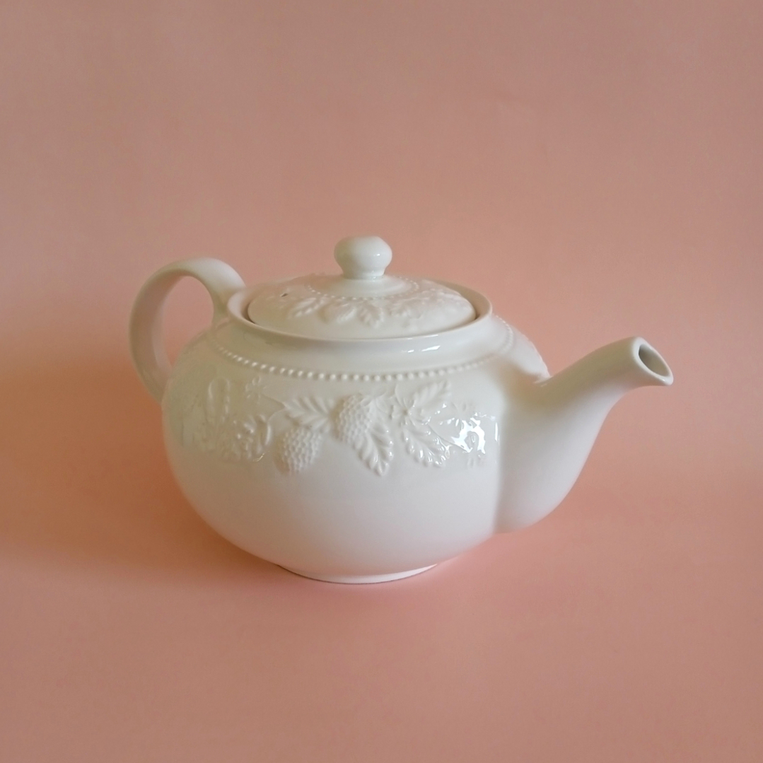 Tetera inglesa Barratt's con relieve de fresas · años 70 1