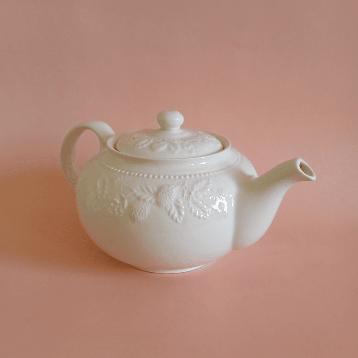 Tetera inglesa Barratt's con relieve de fresas · años 70 1