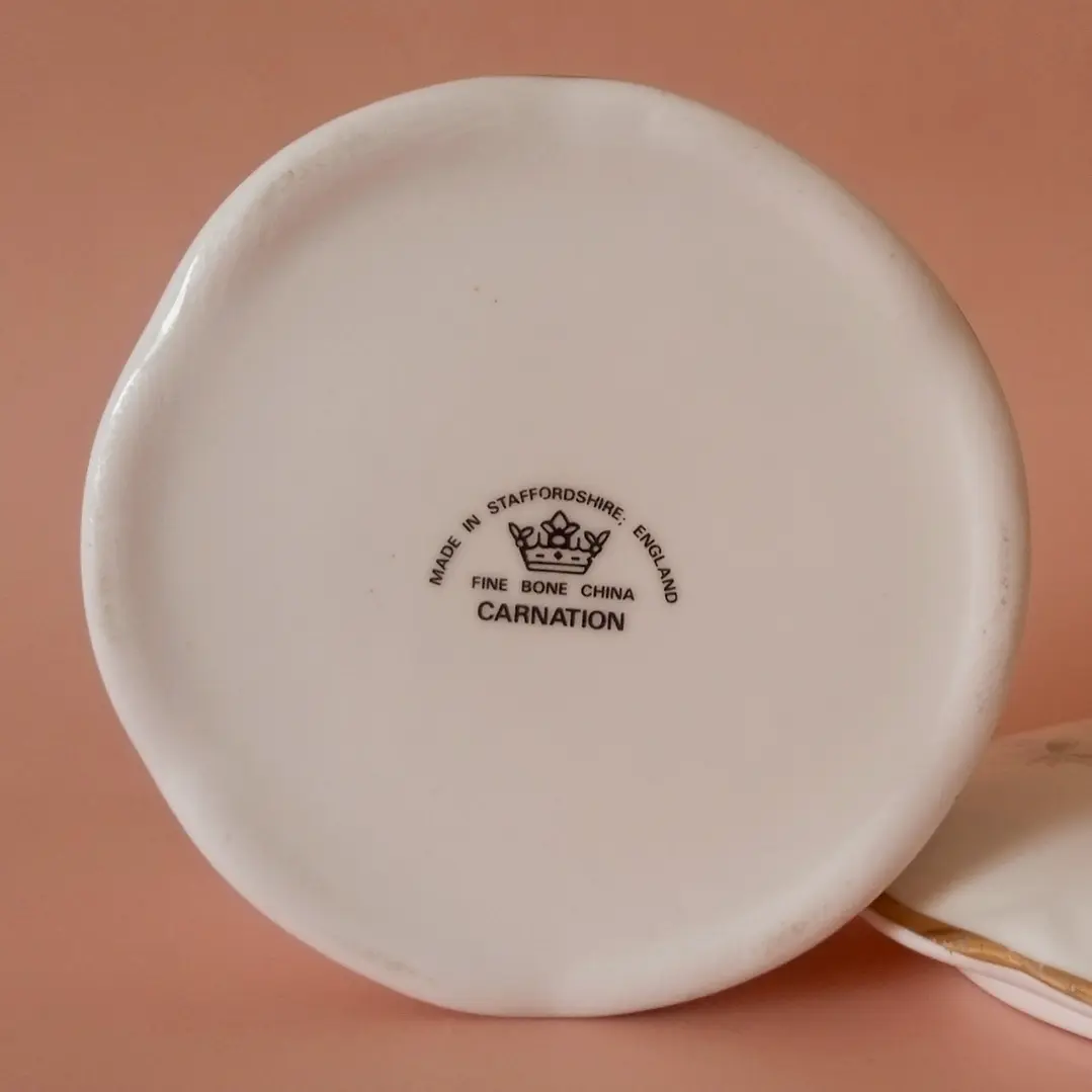 Joyero de porcelana fina · Staffordshire, Inglaterra · años 80-90 3