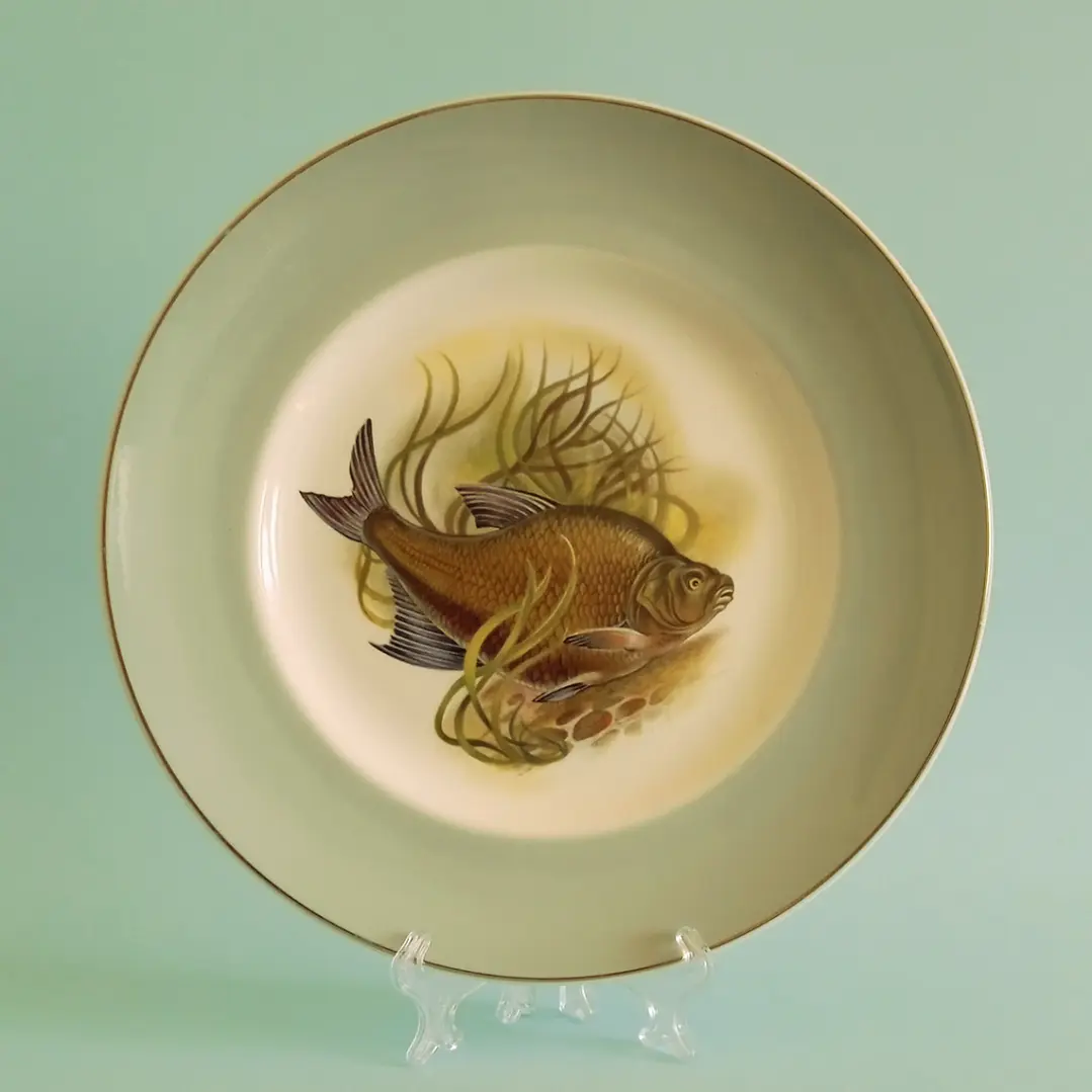 Par de platos decorativos europeos vintage · motivo de peces 3