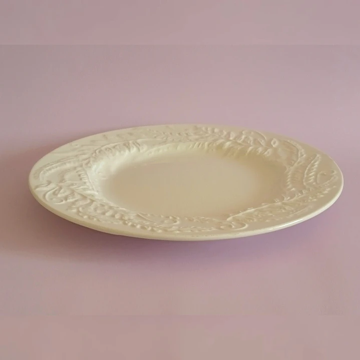 Plato base grande con relieve • Italia 2