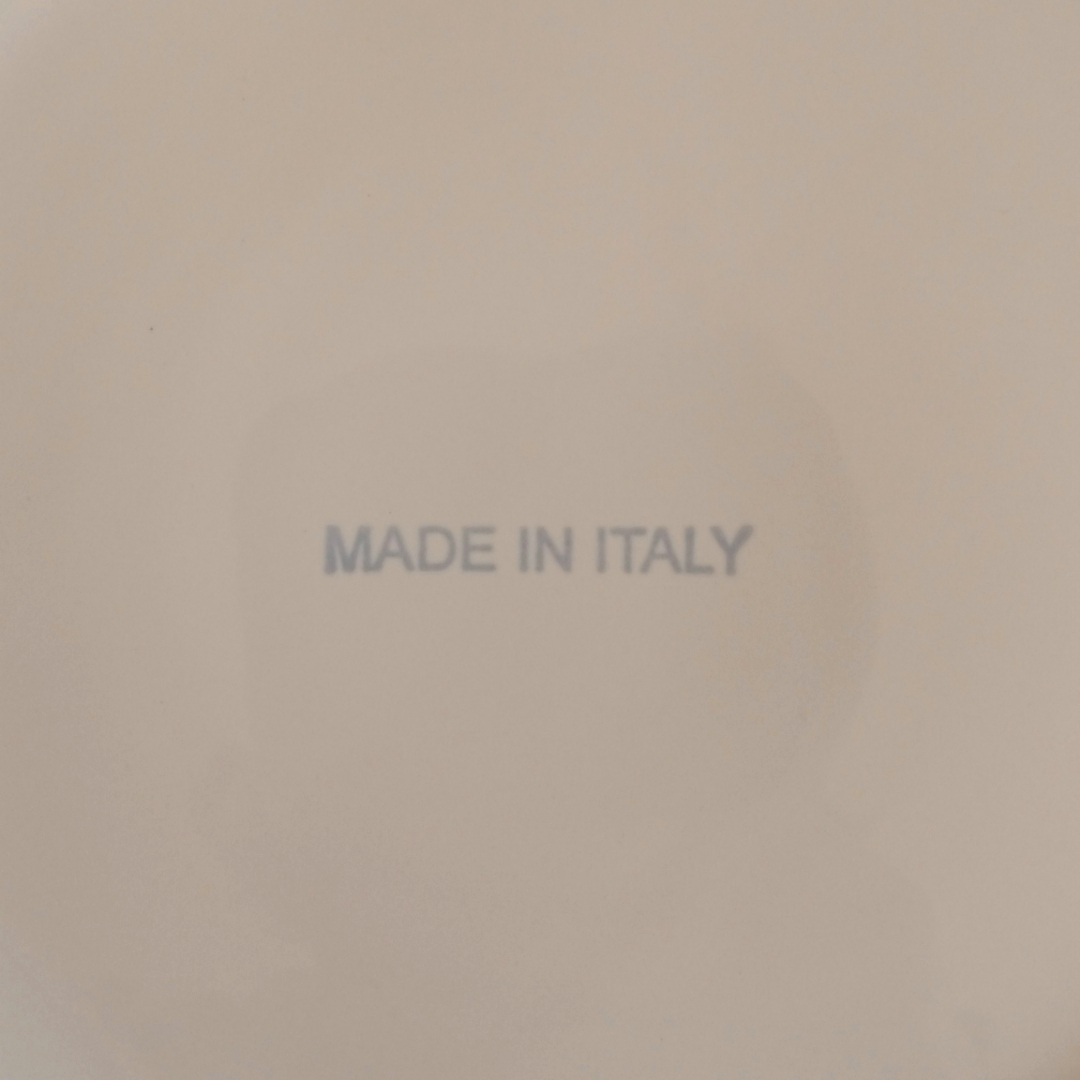 Plato base grande con relieve • Italia 3