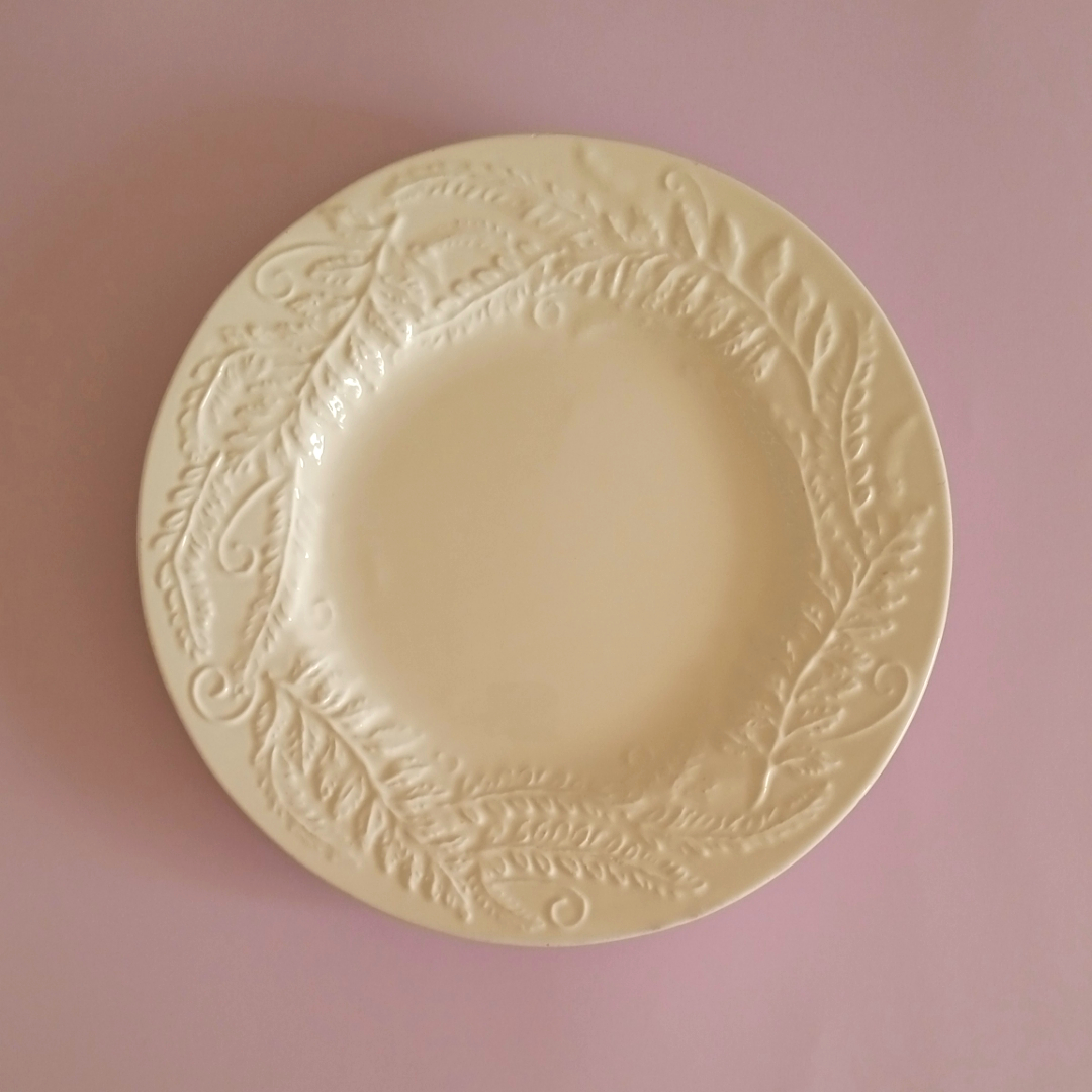 Plato base grande con relieve • Italia 1