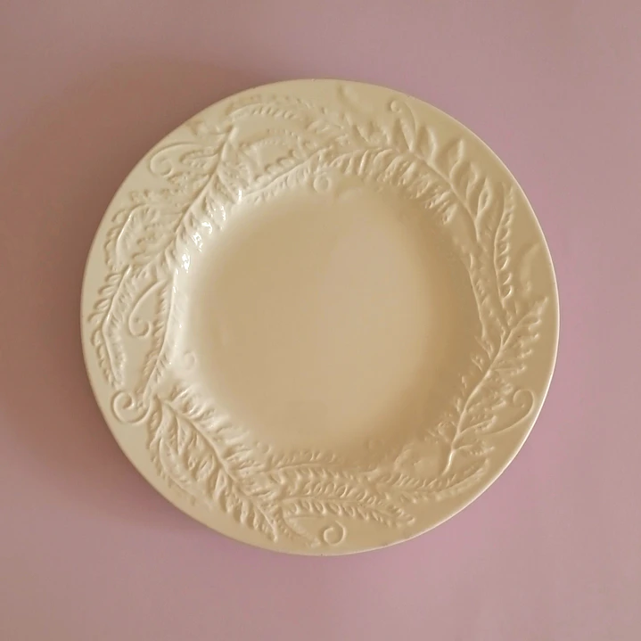 Plato base grande con relieve • Italia 1