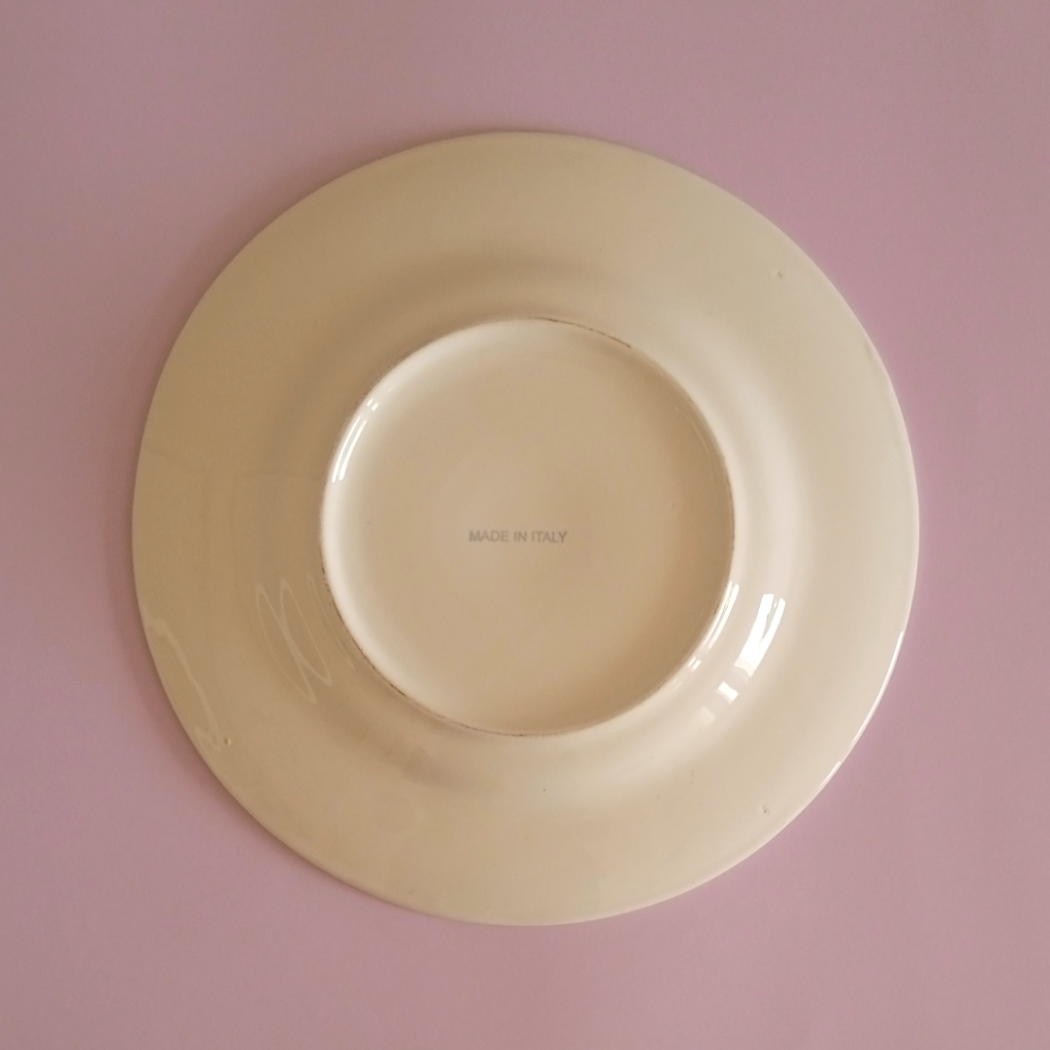 Plato base grande con relieve • Italia 5