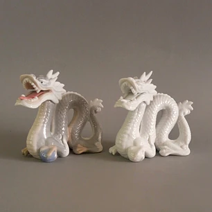Pareja de dragones orientales de cerámica esmaltada - Japón