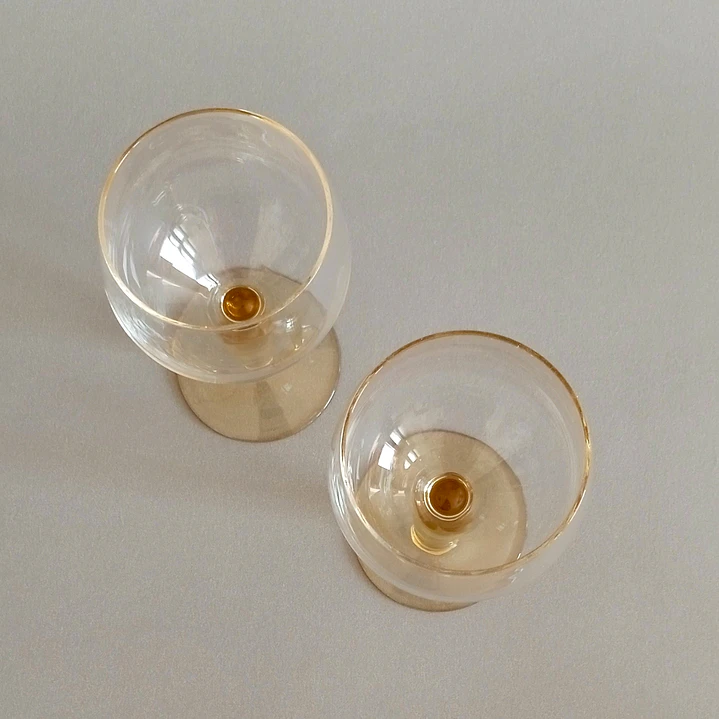 Par de pequeñas copas de cristal soplado europeo vintage • color champagne 3