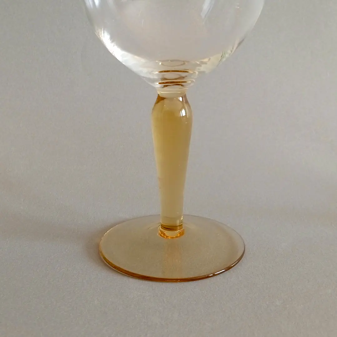 Par de pequeñas copas de cristal soplado europeo vintage • color champagne 5