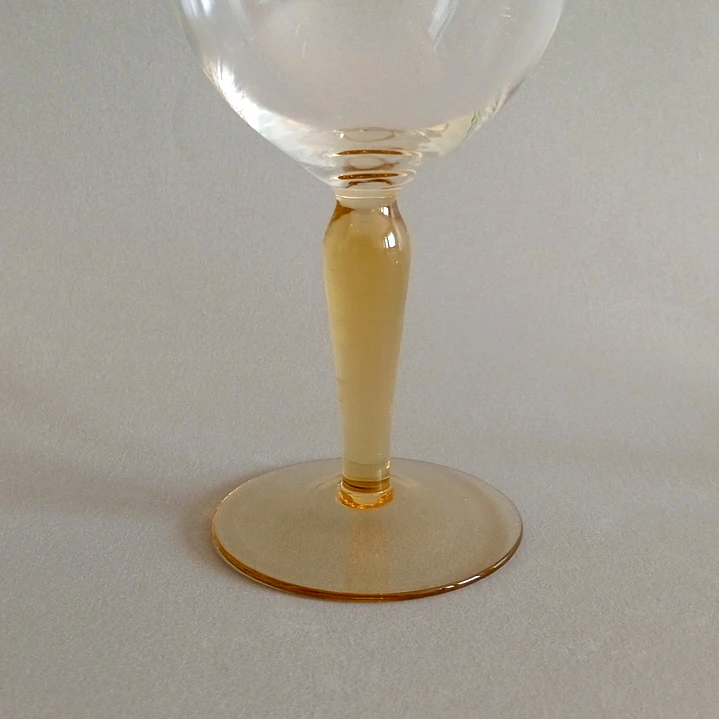 Par de pequeñas copas de cristal soplado europeo vintage • color champagne 5