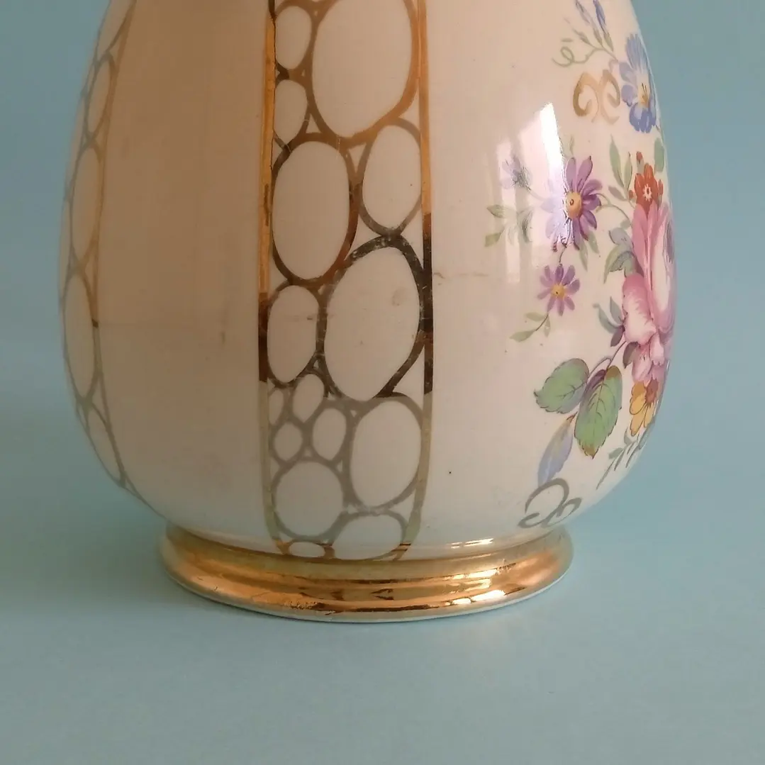 Jarra inglesa Sadler con detalles dorados • c. 1950 4