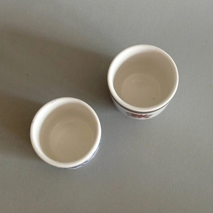 Dos copas para huevo británicas de loza 8