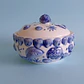 Caja de porcelana redonda con decoración marina en relieve - Miniatura 1