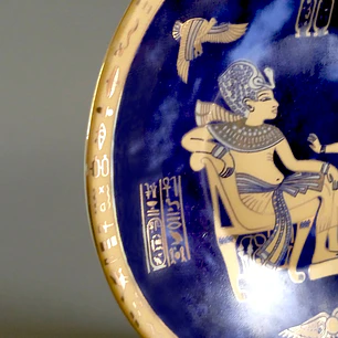 Platito decorativo de porcelana estilo Egipto antiguo