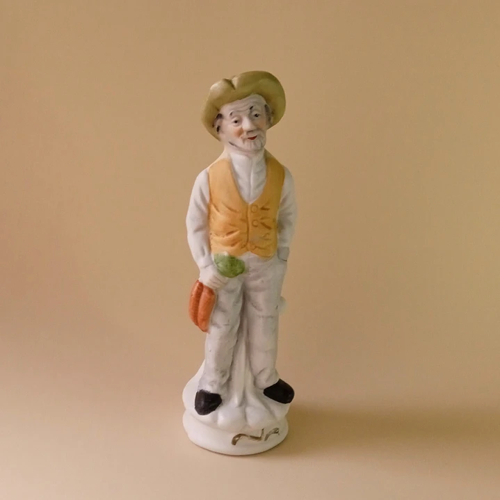 Figura de campesino en porcelana bisque vintage 1