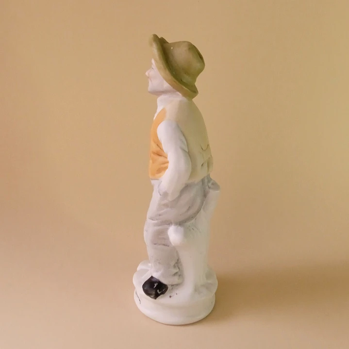 Figura de campesino en porcelana bisque vintage 4