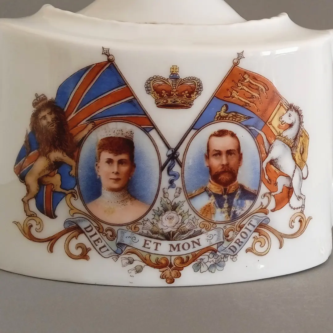 Tetera inglesa Coronación Jorge V • 1911 • Restaurada 3
