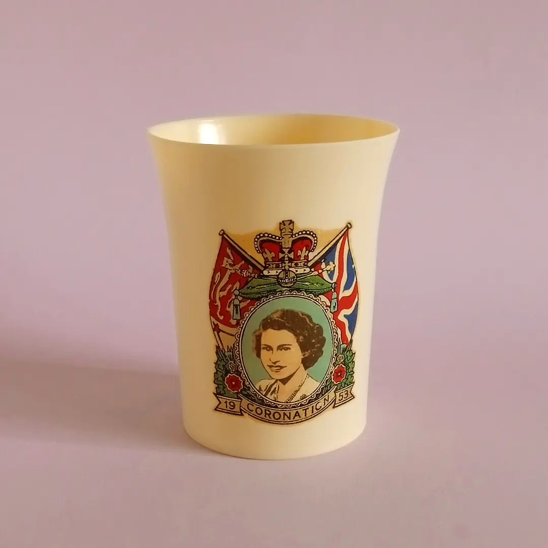 Antiguo vaso conmemorativo de Coronación Isabel II • Inglaterra 1953 1