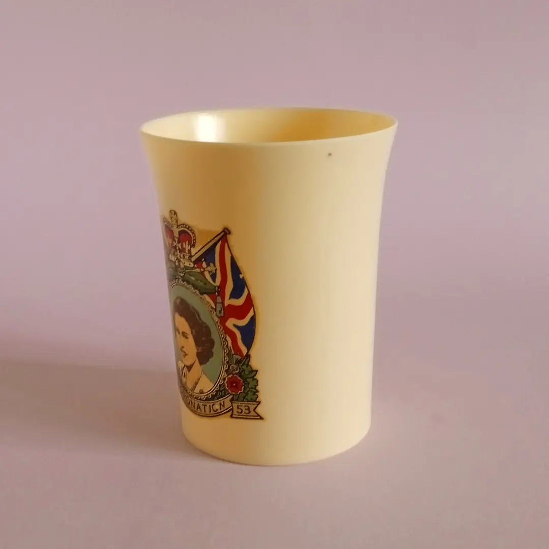 Antiguo vaso conmemorativo de Coronación Isabel II • Inglaterra 1953 6