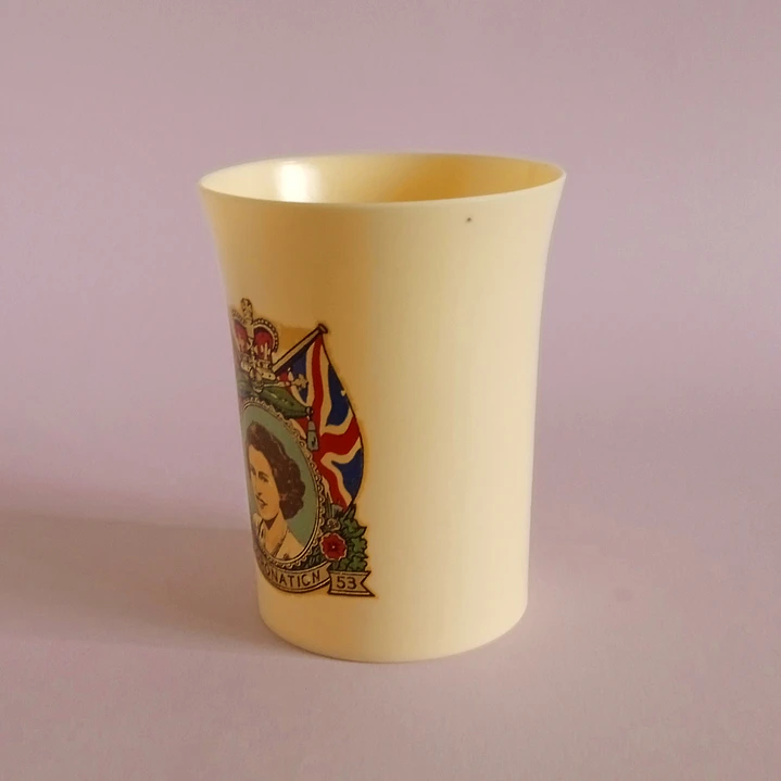 Antiguo vaso conmemorativo de Coronación Isabel II • Inglaterra 1953 6