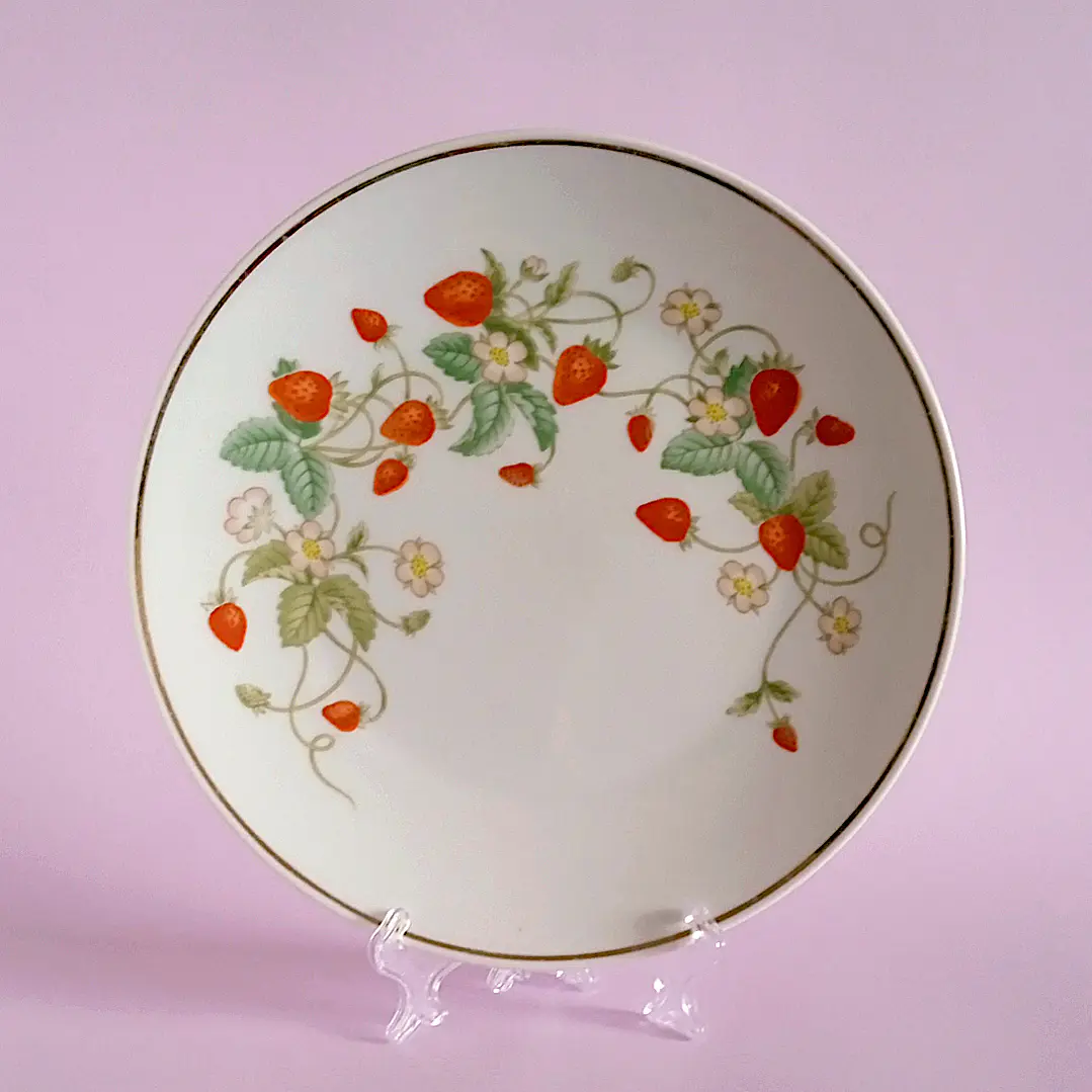Plato decorativo alemán Crown Bavaria para Avon – Diseño frutillas 1