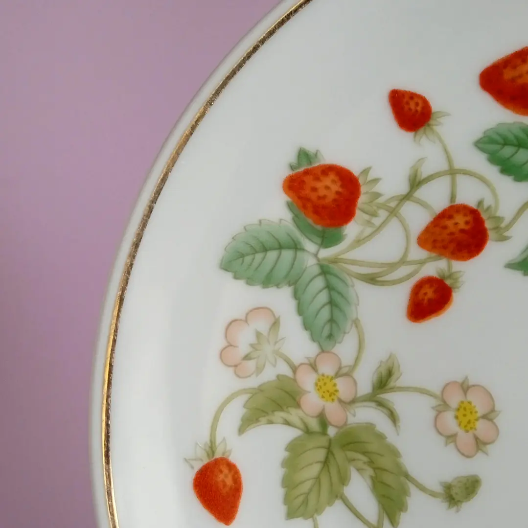 Plato decorativo alemán Crown Bavaria para Avon – Diseño frutillas 3