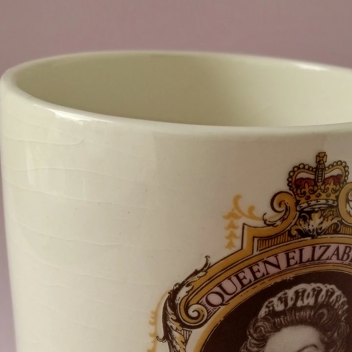 Tazón conmemorativo Jubileo de Plata Reina Isabel II • 1977 7