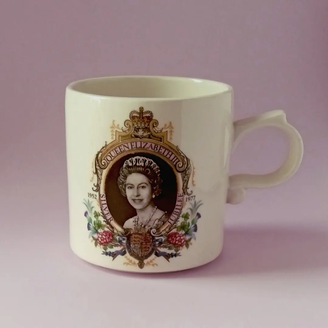Tazón conmemorativo Jubileo de Plata Reina Isabel II • 1977 1