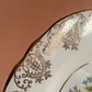 Plato inglés de porcelana • decoración floral y dorada - Miniatura 3
