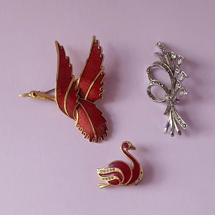 Tres prendedores vintage • Aves y Ramo Floral
